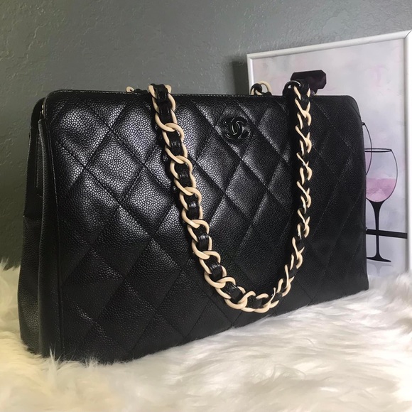 ❌SOLD❌CHANEL Caviar Leather and Resin Chain Tote Bag Black - Picture 4 of 16
